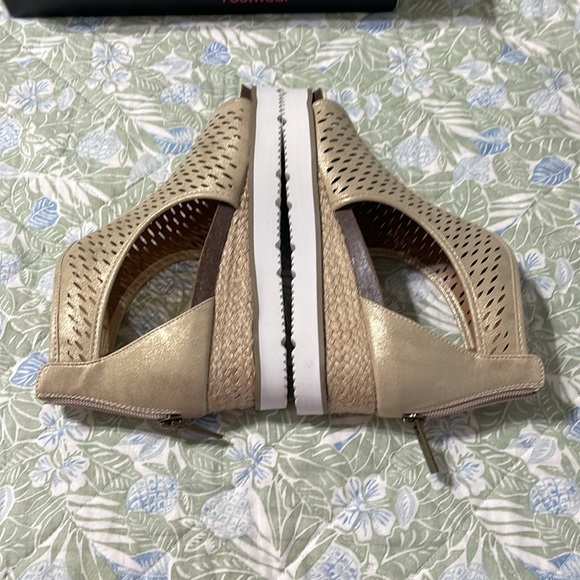 Corkys Wedges - Picture 5 of 6